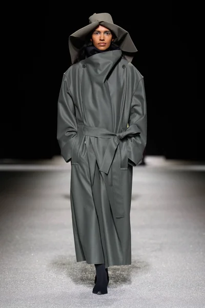 Look 30